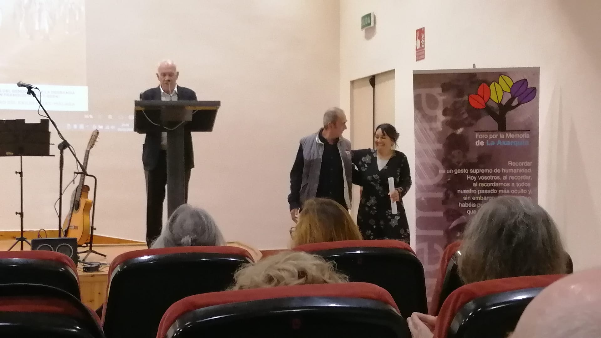 Portada de la galera homenaje en Velez a los que hicieron la carretera de la muerte